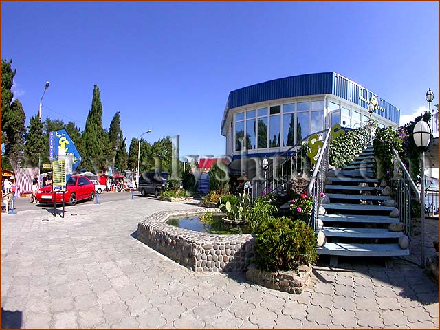 Набережная Алушты